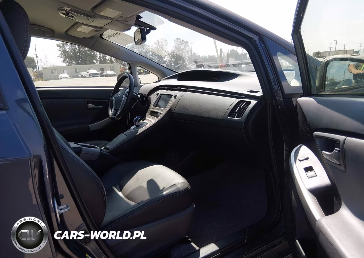 2015 Toyota Prius Five VIN:JTDKN3DU5F2004258 - 5