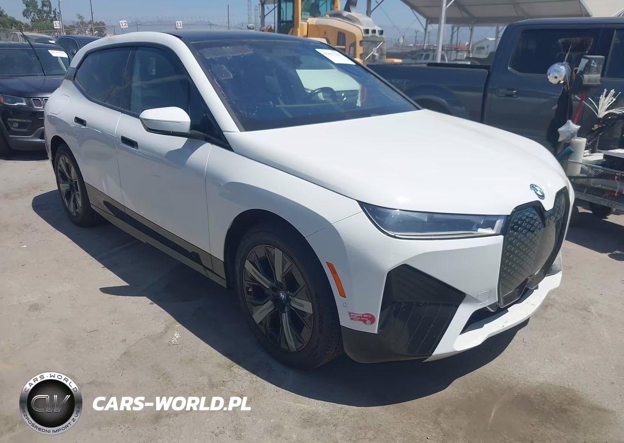 2023 BMW Ix xDrive50 – zdjęcie 1 z 18