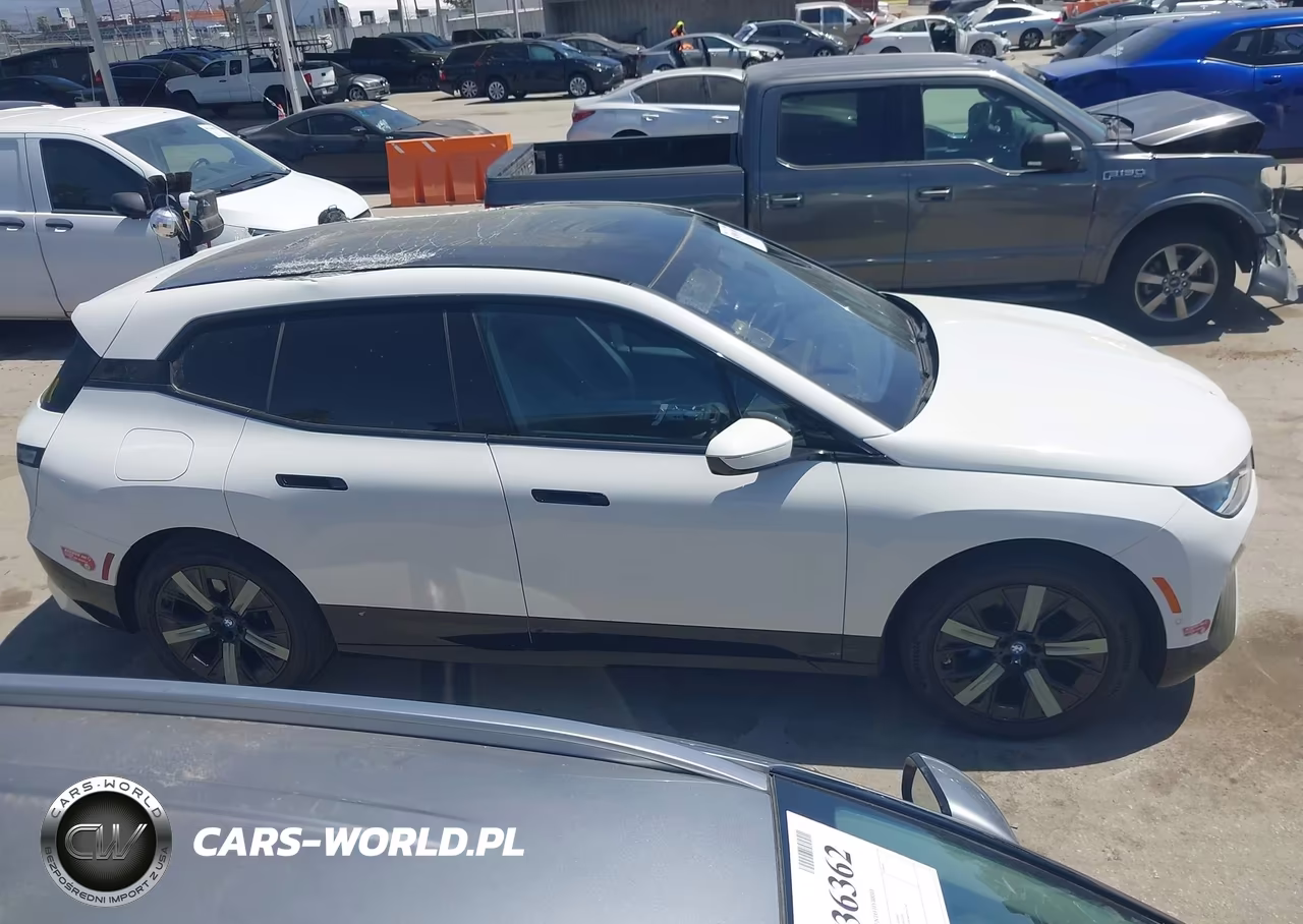 2023 BMW Ix xDrive50 VIN:WB523CF01PCM98271 - 13