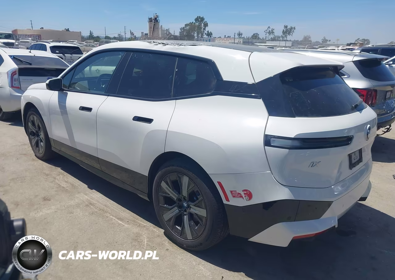2023 BMW Ix xDrive50 VIN:WB523CF01PCM98271 - 3
