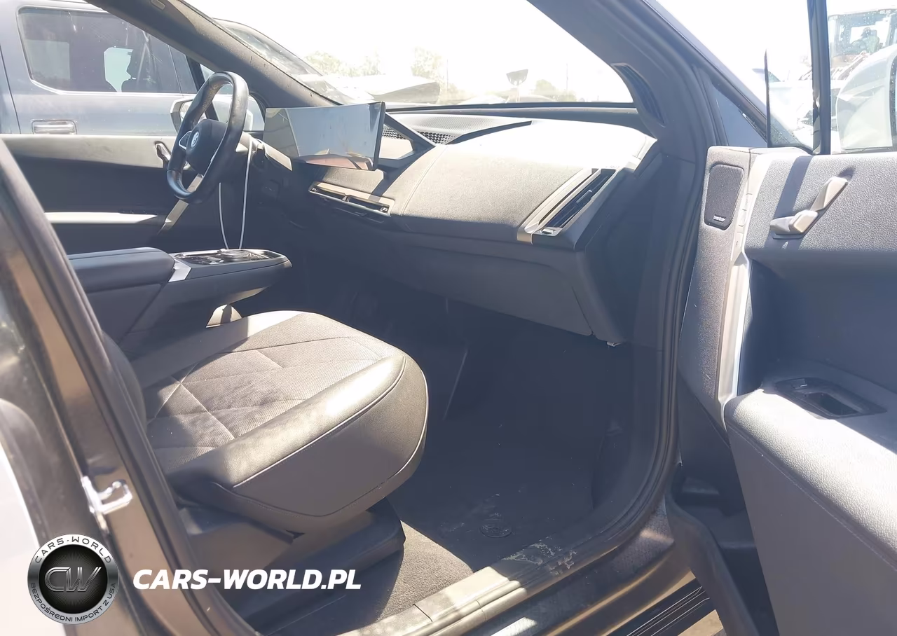 2023 BMW Ix xDrive50 VIN:WB523CF01PCM98271 - 5