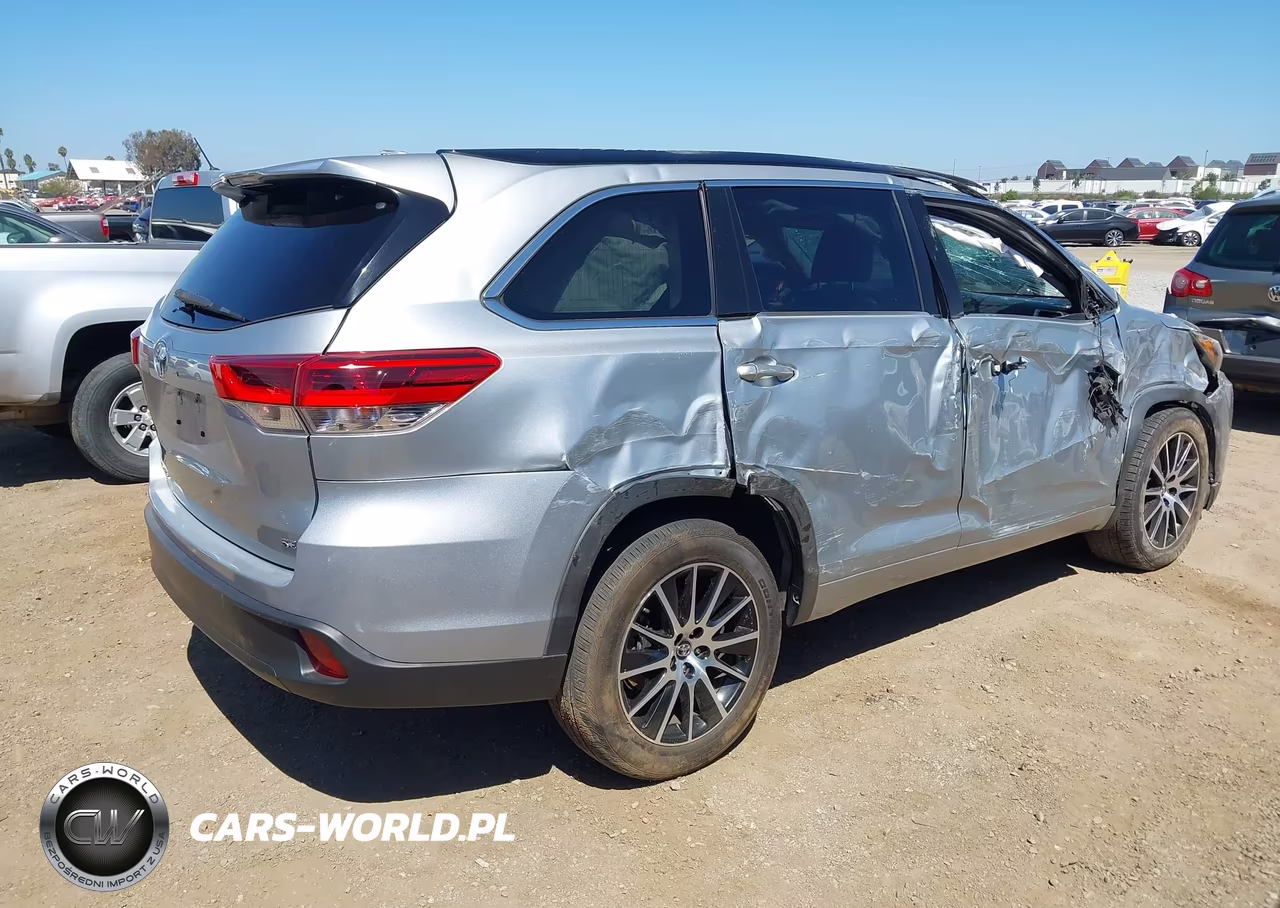 2018 Toyota Highlander Se VIN:5TDKZRFH9JS547816 - 4