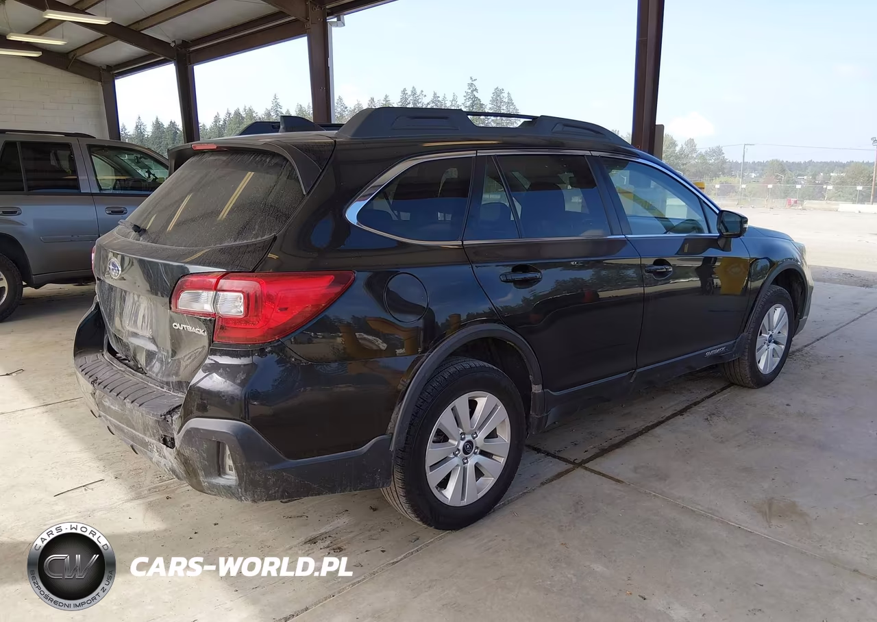2018 Subaru Outback 2.5I Premium VIN:4S4BSAFC3J3242576 - 4