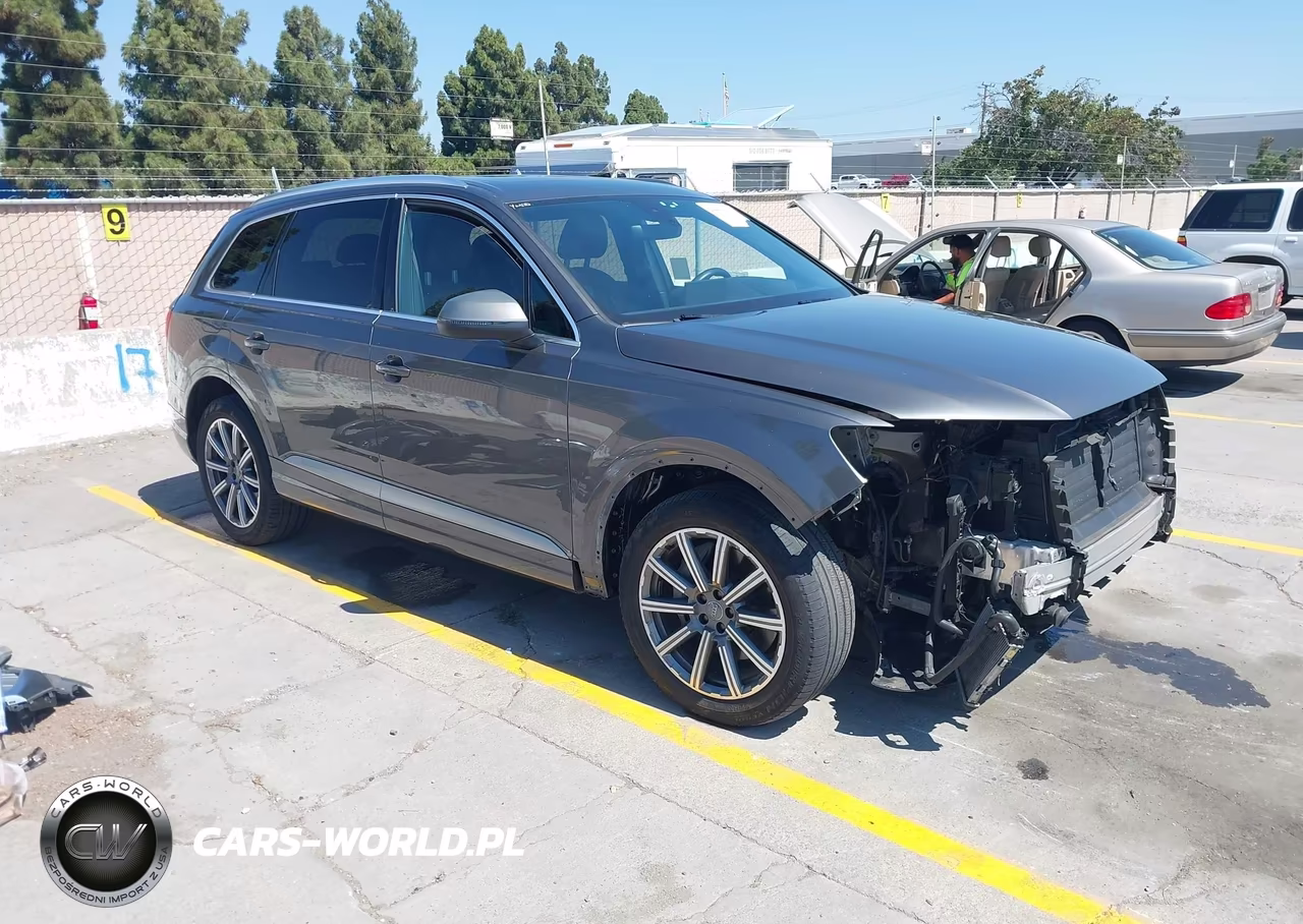 2018 Audi Q7 3.0T Premium VIN:WA1VAAF71JD049032 - 1