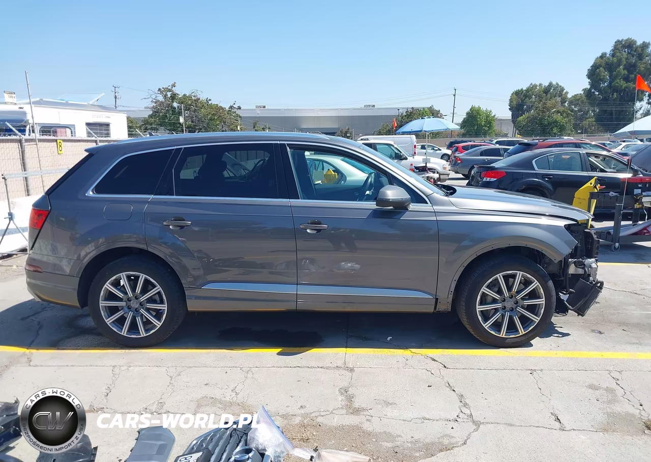 2018 Audi Q7 3.0T Premium VIN:WA1VAAF71JD049032 - 14