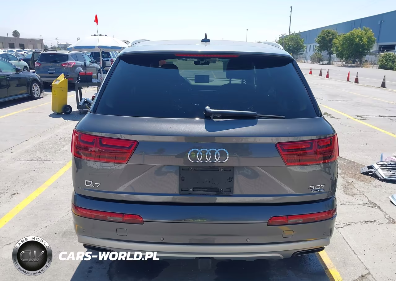 2018 Audi Q7 3.0T Premium VIN:WA1VAAF71JD049032 - 17