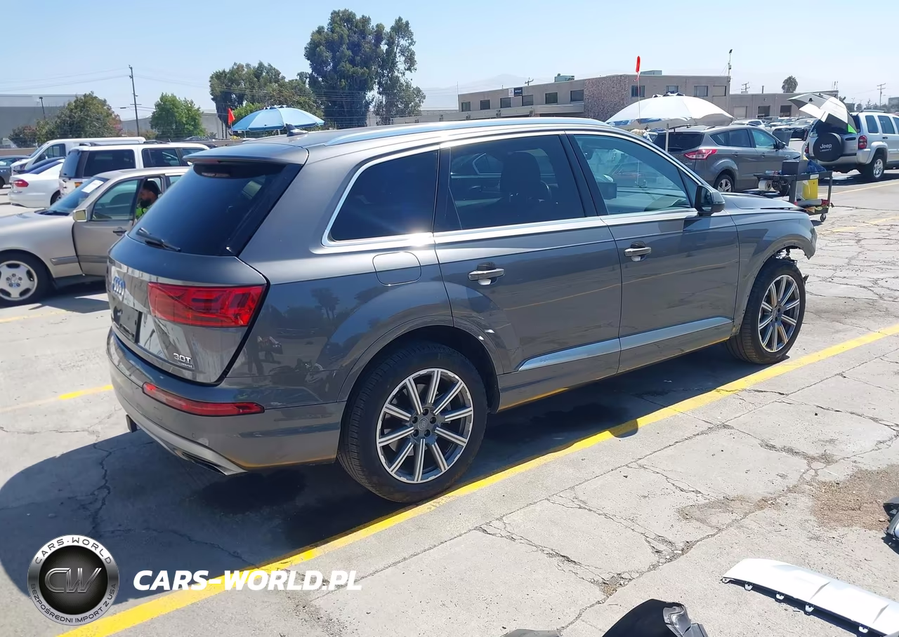 2018 Audi Q7 3.0T Premium VIN:WA1VAAF71JD049032 - 4