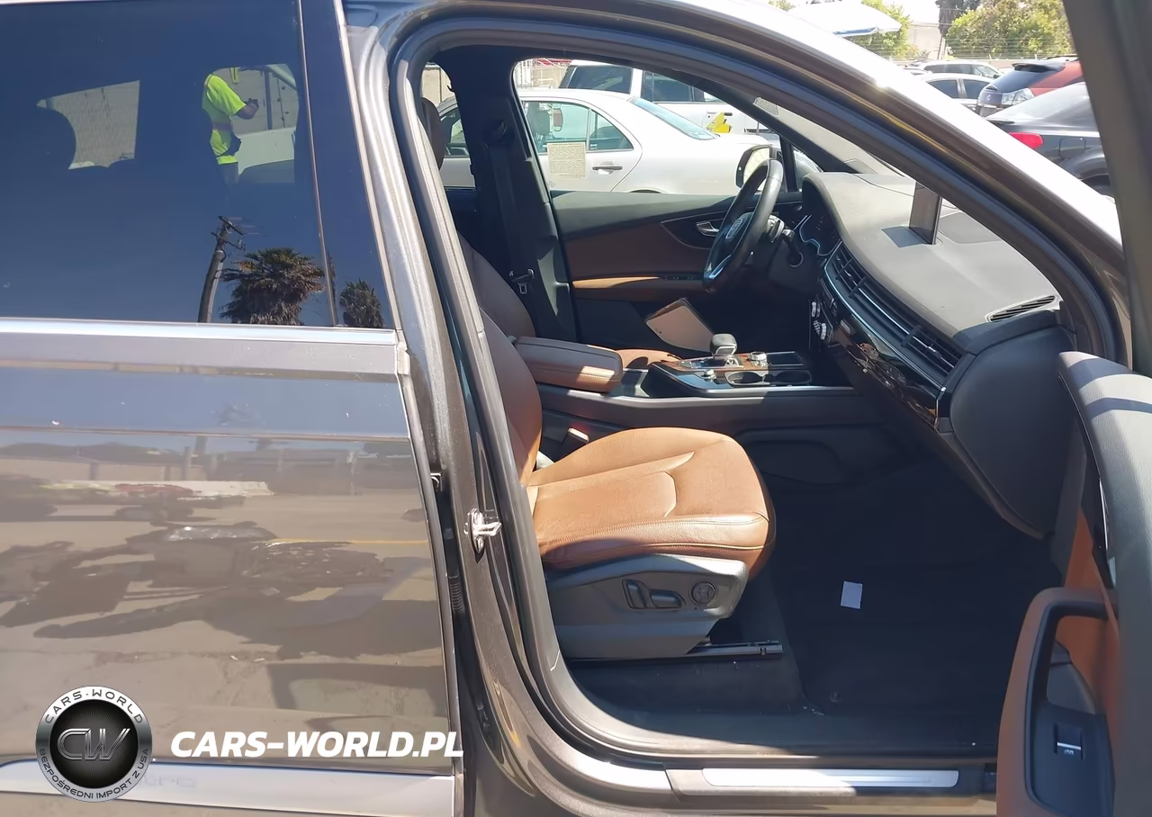 2018 Audi Q7 3.0T Premium VIN:WA1VAAF71JD049032 - 5