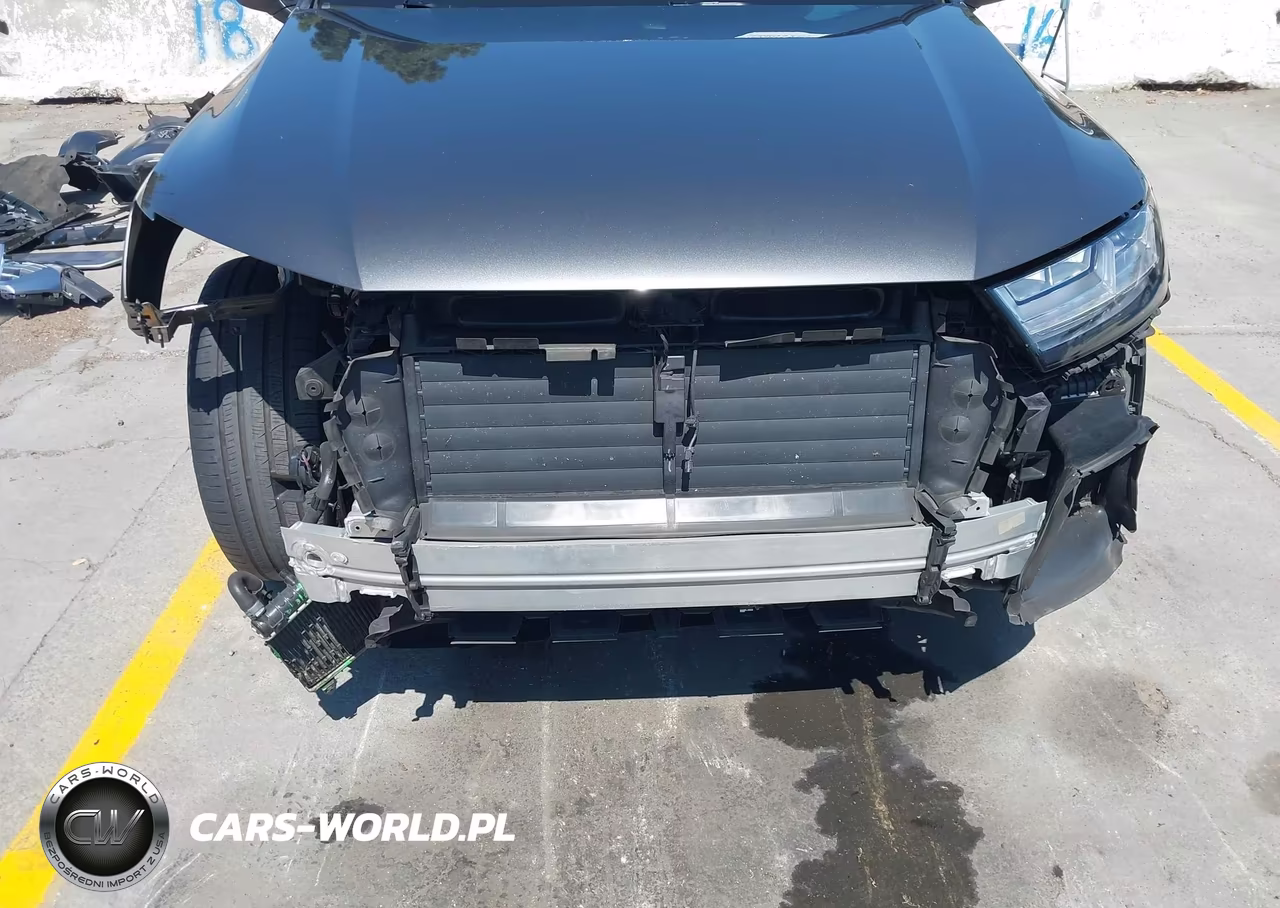 2018 Audi Q7 3.0T Premium VIN:WA1VAAF71JD049032 - 6