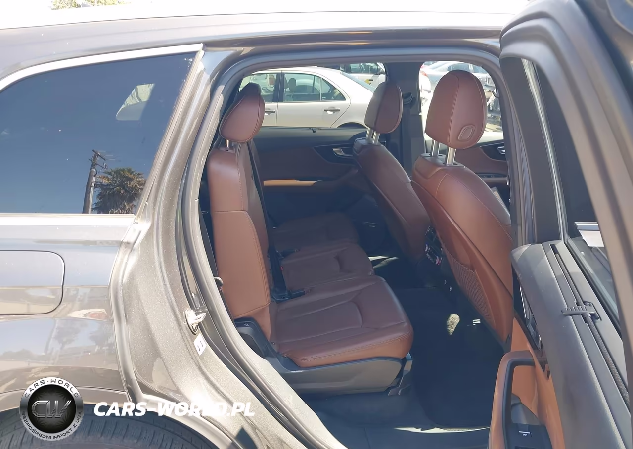 2018 Audi Q7 3.0T Premium VIN:WA1VAAF71JD049032 - 8