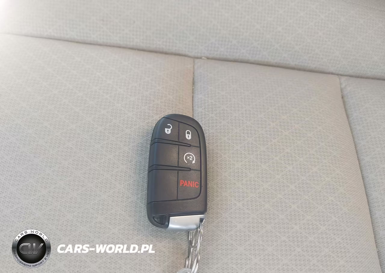 2019 Jeep Grand Cherokee Laredo E 4X4 VIN:1C4RJFAG8KC766112 - 11