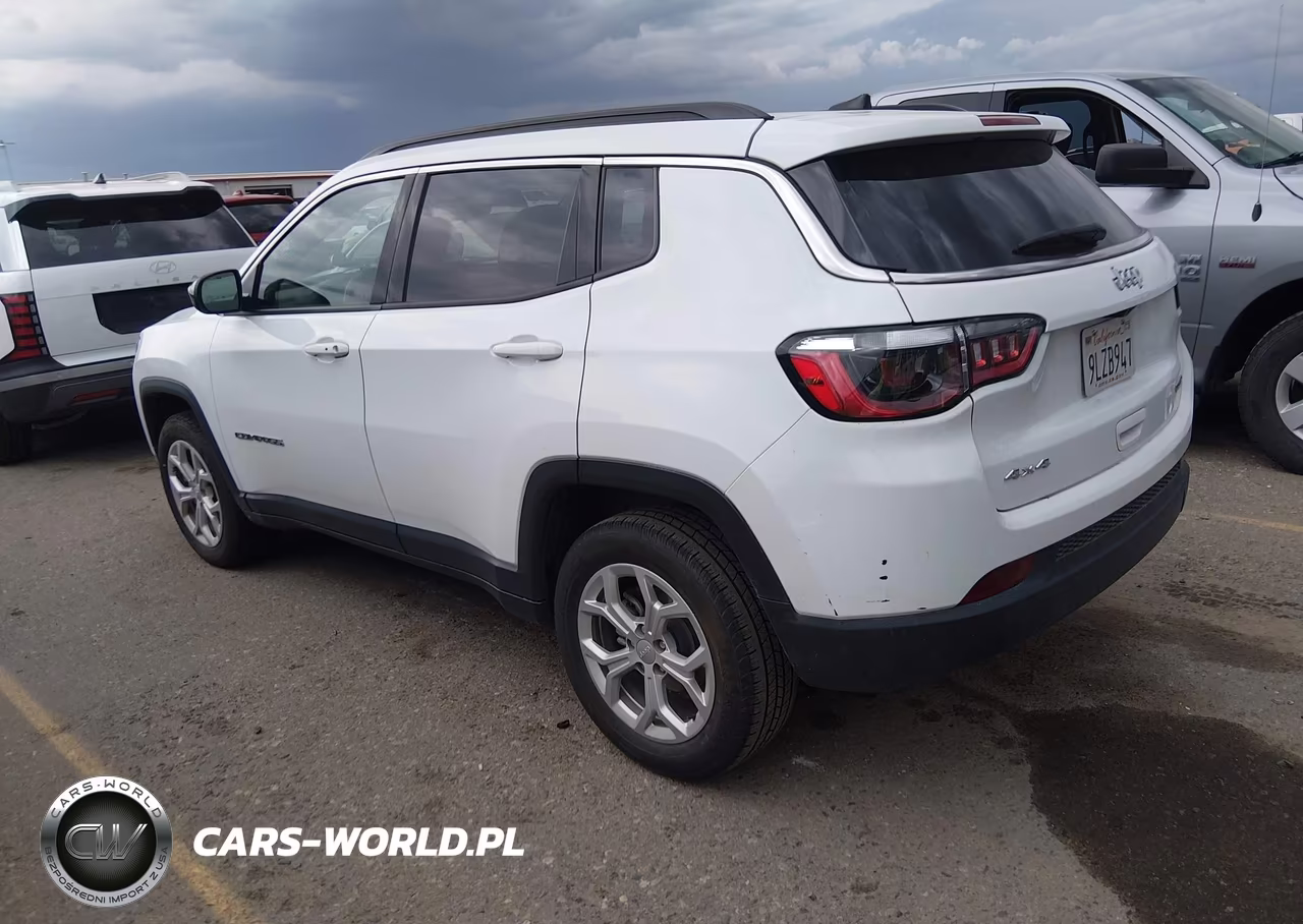 2024 Jeep Compass Latitude 4X4 VIN:3C4NJDBN5RT160829 - 14