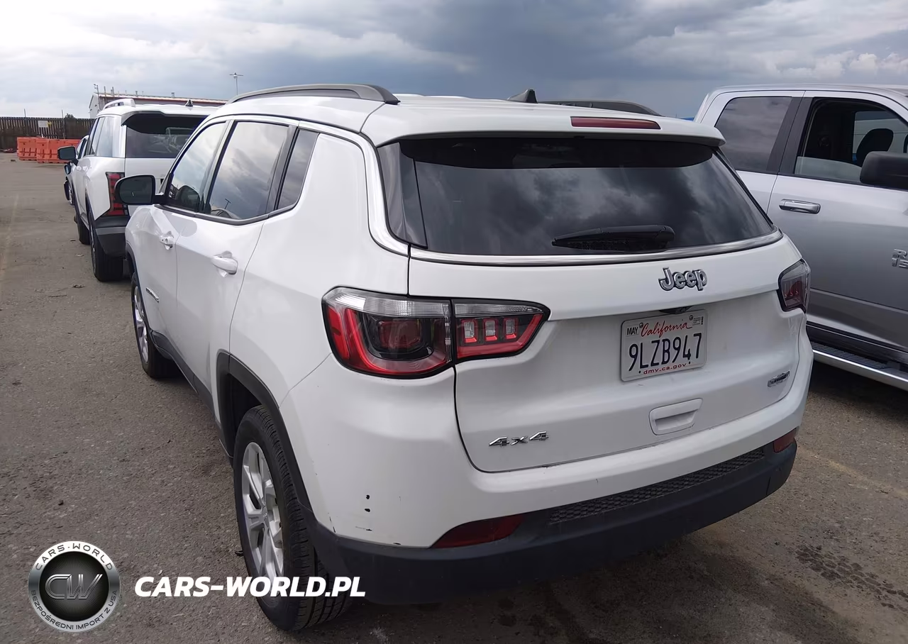 2024 Jeep Compass Latitude 4X4 VIN:3C4NJDBN5RT160829 - 3