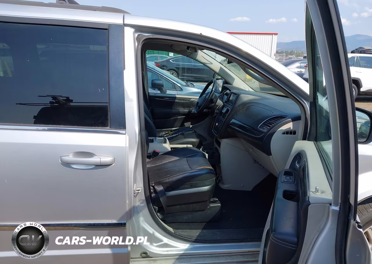 2012 Chrysler Town & Country Touring VIN:2C4RC1BG9CR312603 - 5