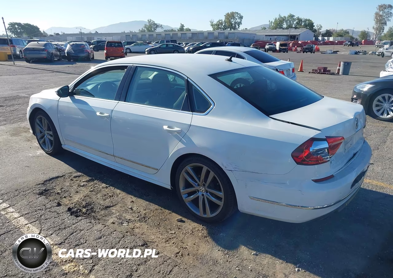 2016 Volkswagen Passat 1.8T R-Line VIN:1VWAT7A35GC057636 - 3