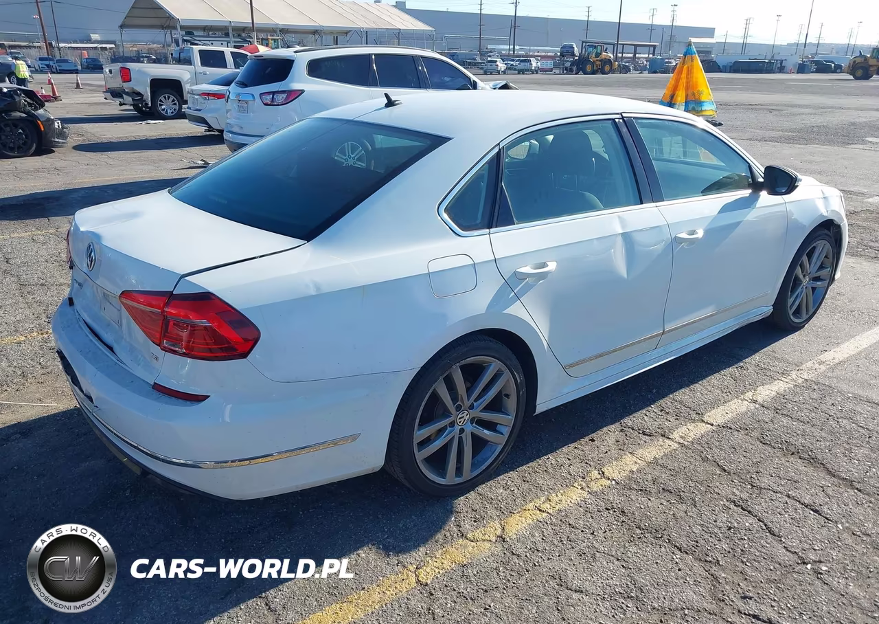 2016 Volkswagen Passat 1.8T R-Line VIN:1VWAT7A35GC057636 - 4