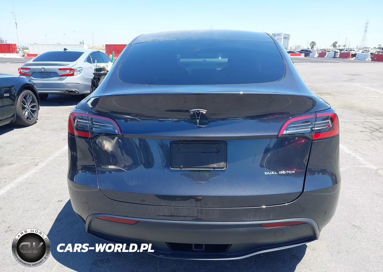 2024 Tesla Model Y Long Range Dual Motor All-Wheel Drive VIN:7SAYGAEE5RF993585 - 17