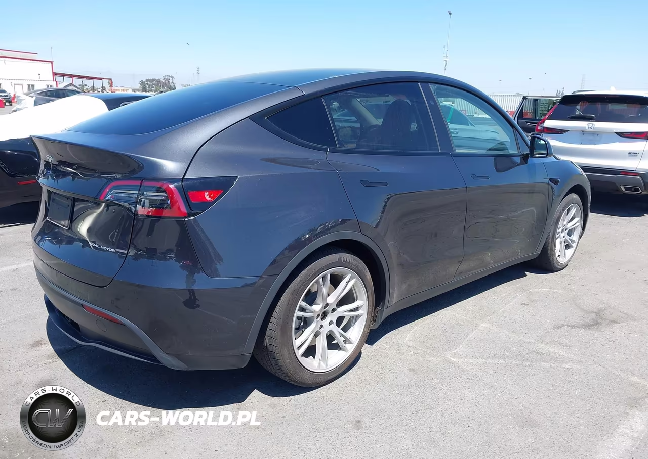 2024 Tesla Model Y Long Range Dual Motor All-Wheel Drive VIN:7SAYGAEE5RF993585 - 4