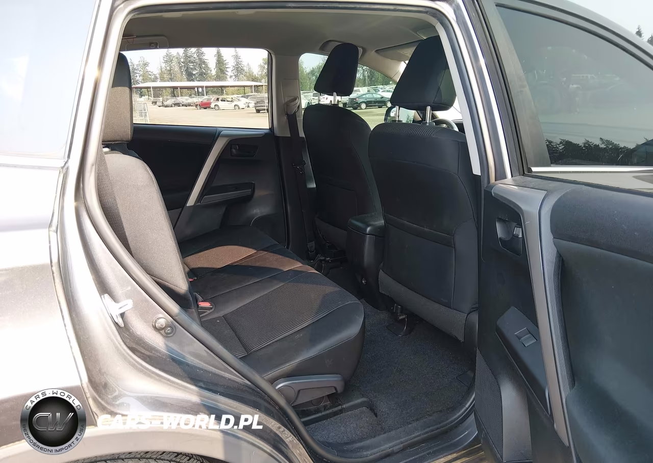 2017 Toyota Rav4 Le VIN:2T3BFREV2HW573912 - 19