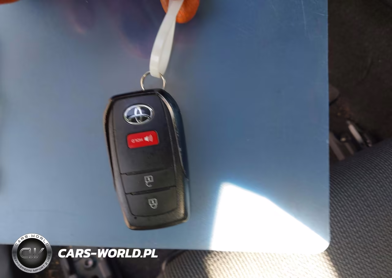 2025 Toyota Prius Le VIN:JTDACAAU0S3064169 - 11