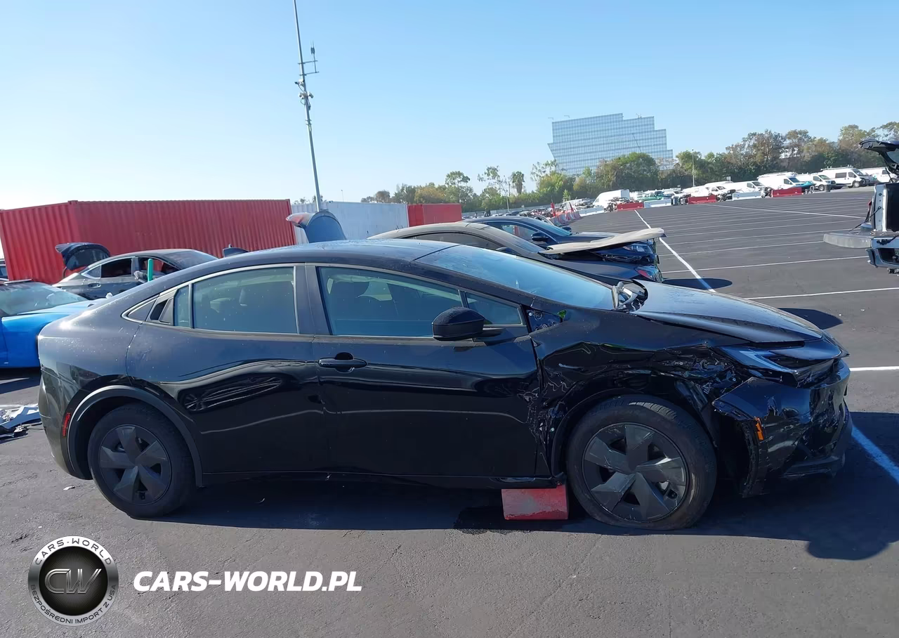 2025 Toyota Prius Le VIN:JTDACAAU0S3064169 - 13