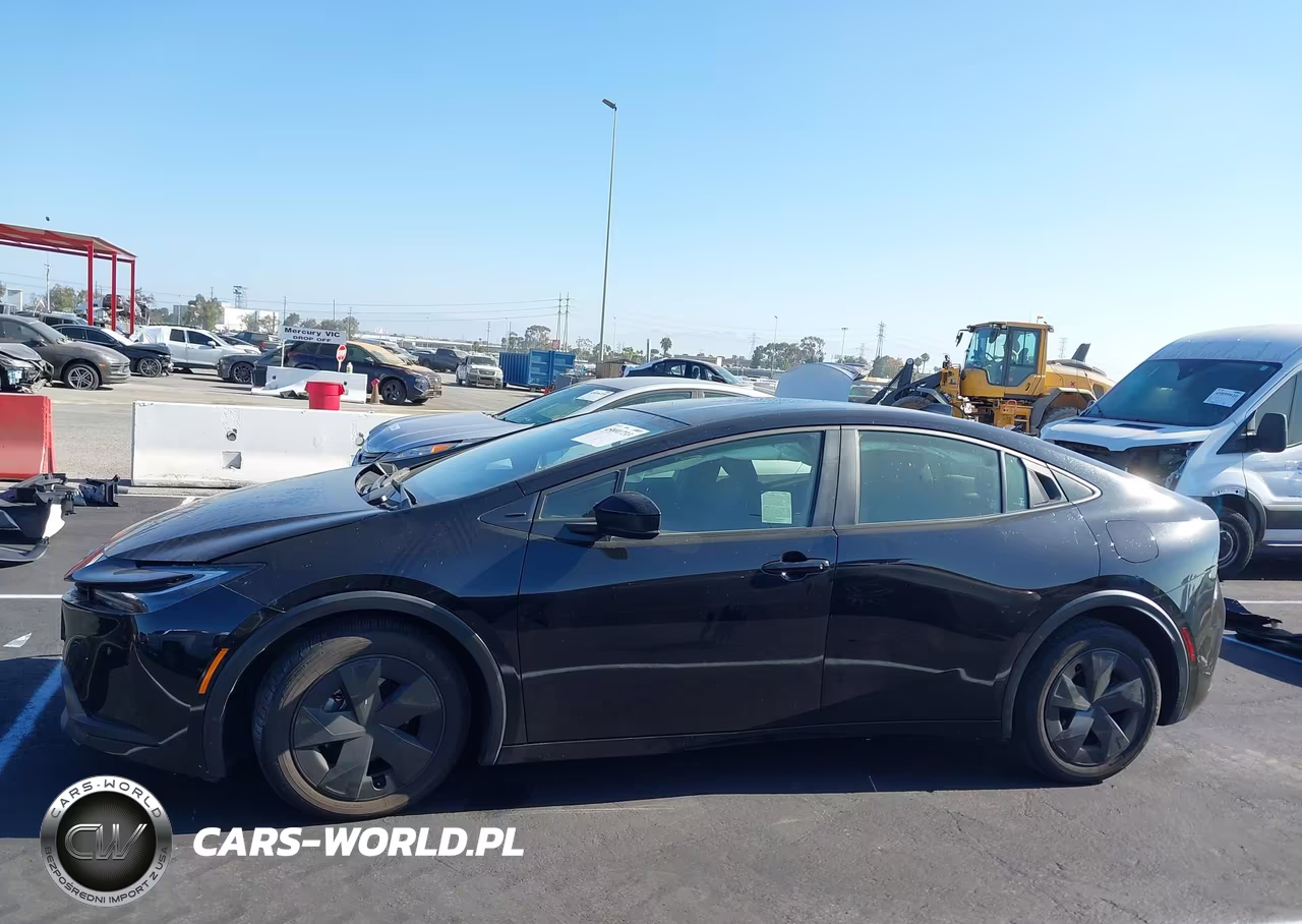 2025 Toyota Prius Le VIN:JTDACAAU0S3064169 - 14