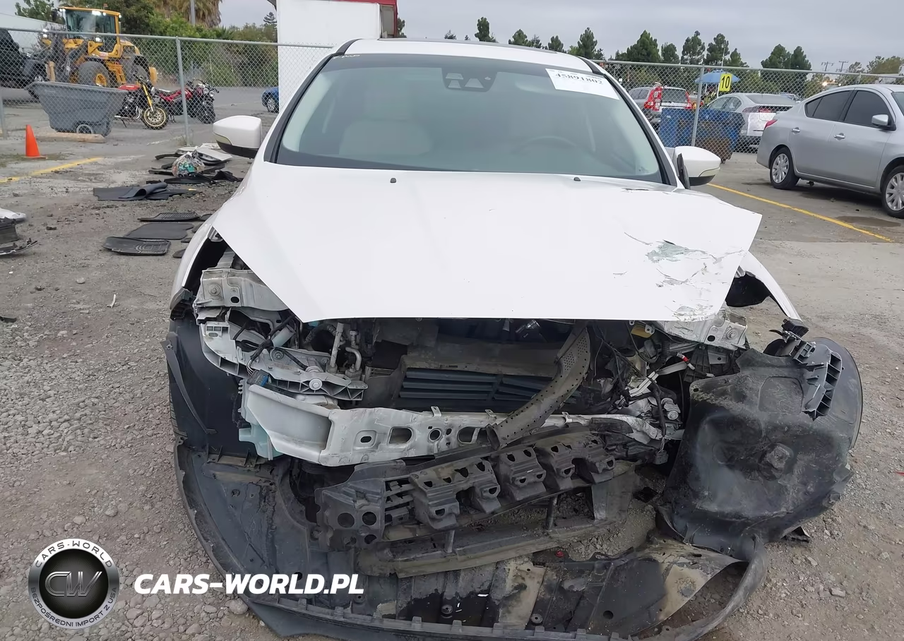 2015 Ford Focus Titanium VIN:1FADP3N22FL341860 - 13
