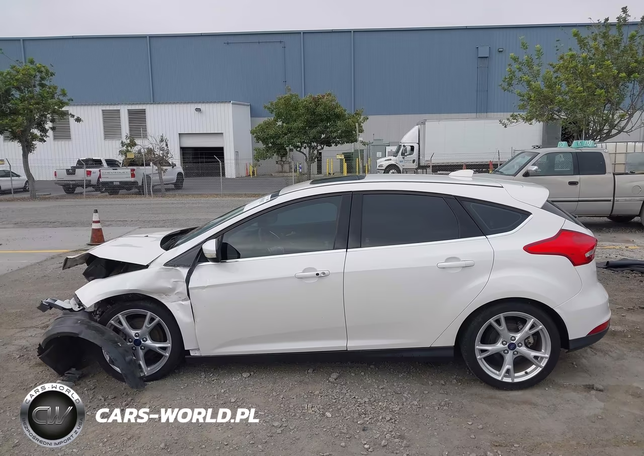 2015 Ford Focus Titanium VIN:1FADP3N22FL341860 - 15
