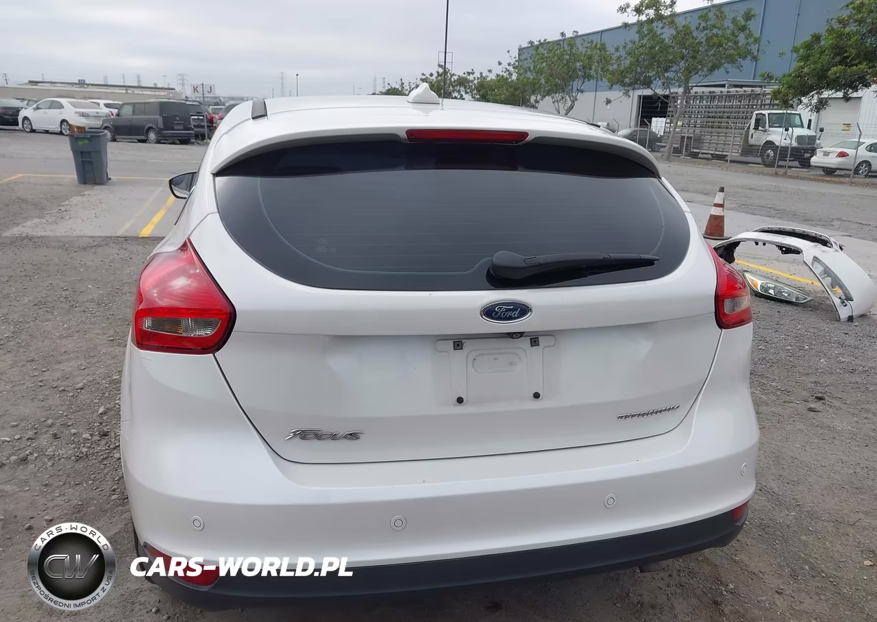 2015 Ford Focus Titanium VIN:1FADP3N22FL341860 - 17
