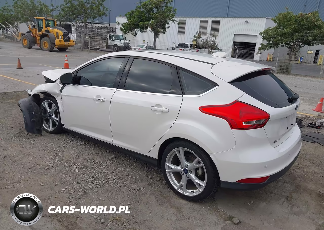 2015 Ford Focus Titanium VIN:1FADP3N22FL341860 - 3
