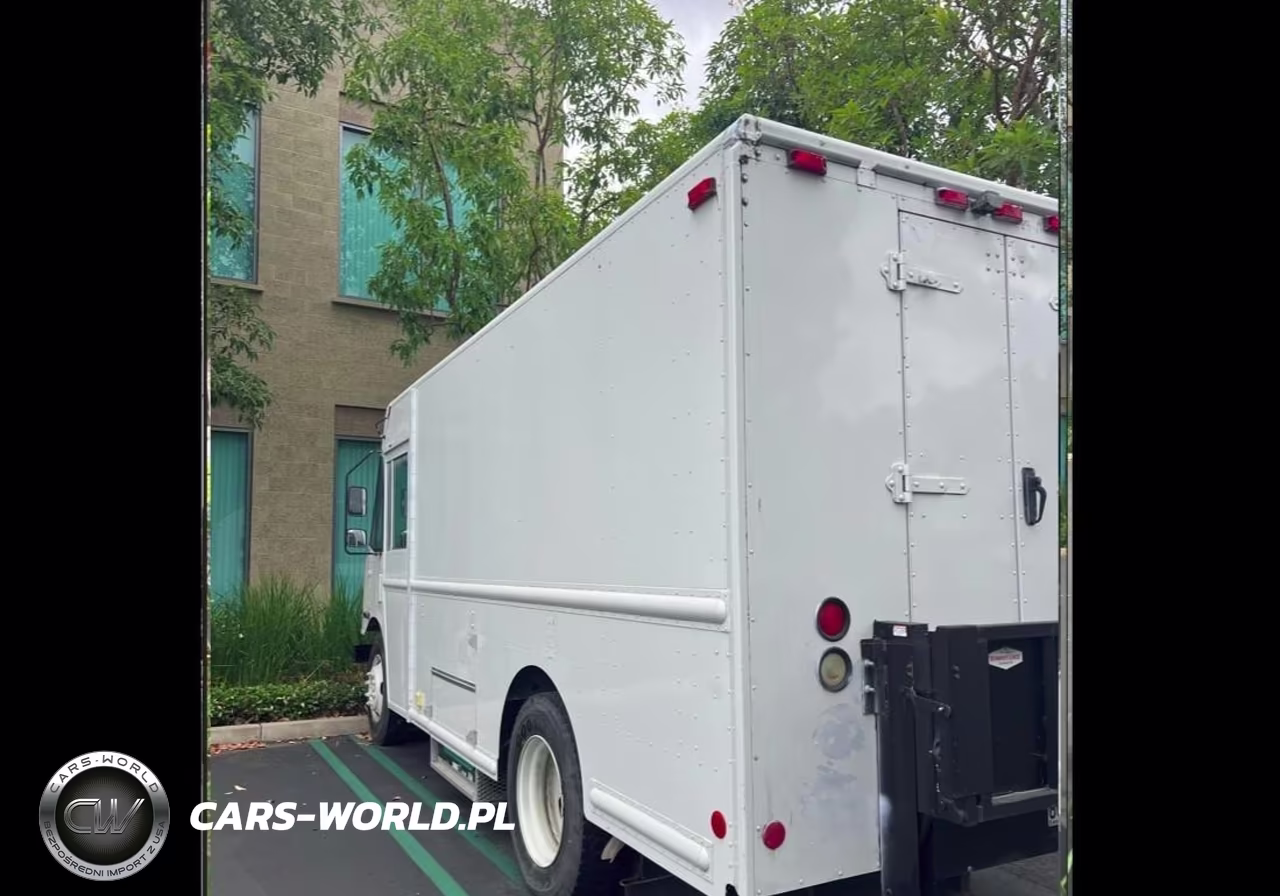2009 Freightliner Chassis M Line Walk-In Van VIN:4UZAARDU09CAF1667 - 3