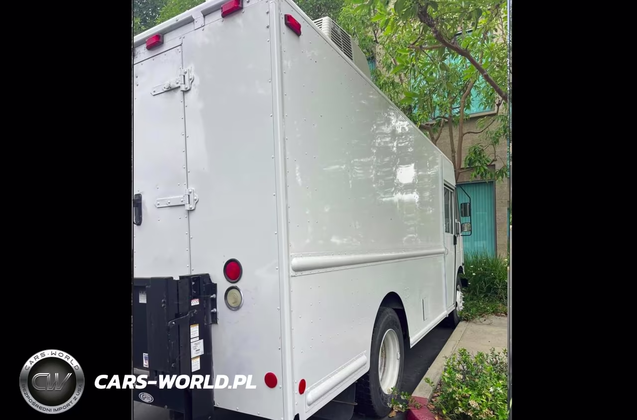 2009 Freightliner Chassis M Line Walk-In Van VIN:4UZAARDU09CAF1667 - 4