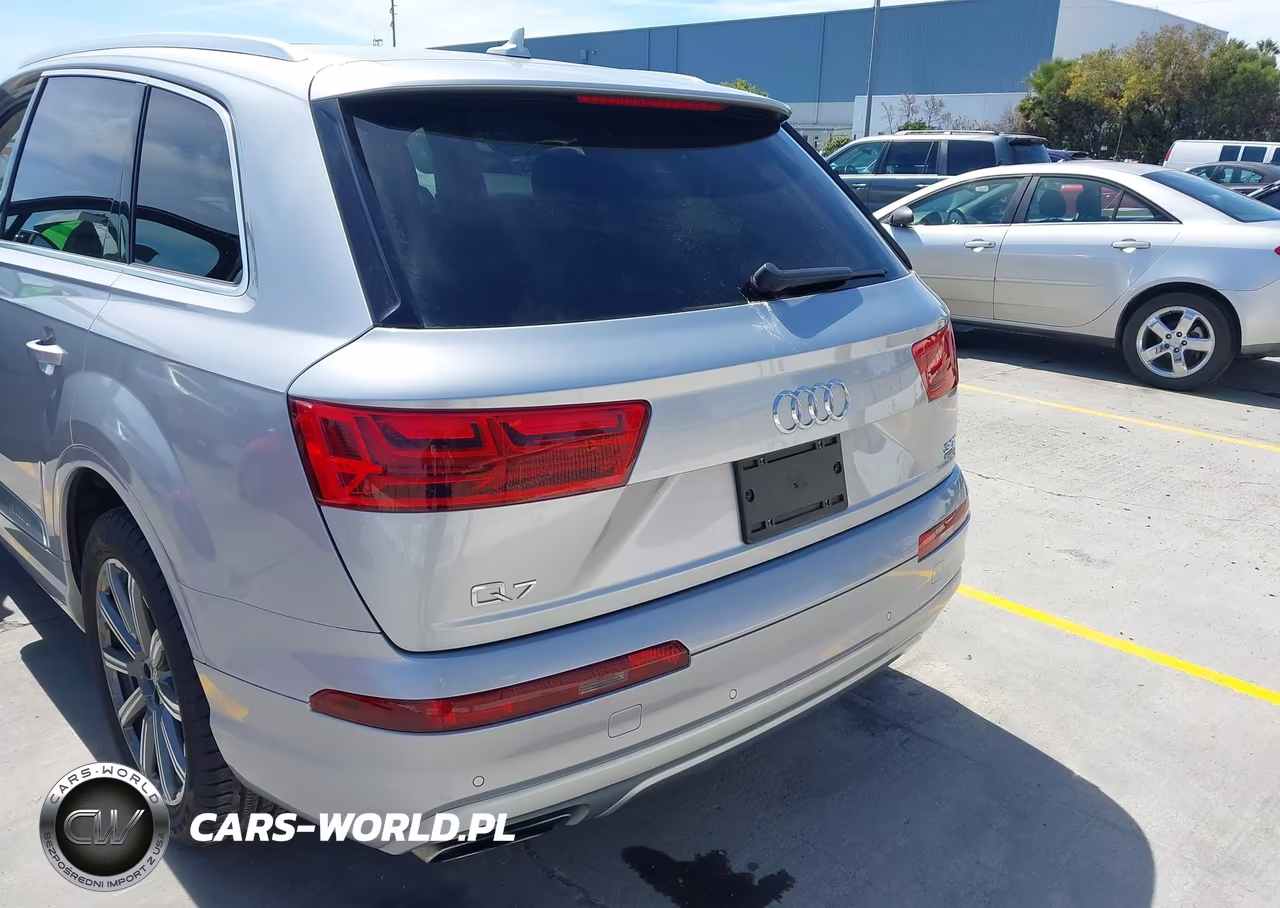 2017 Audi Q7 3.0T Premium VIN:WA1LAAF71HD034435 - 6