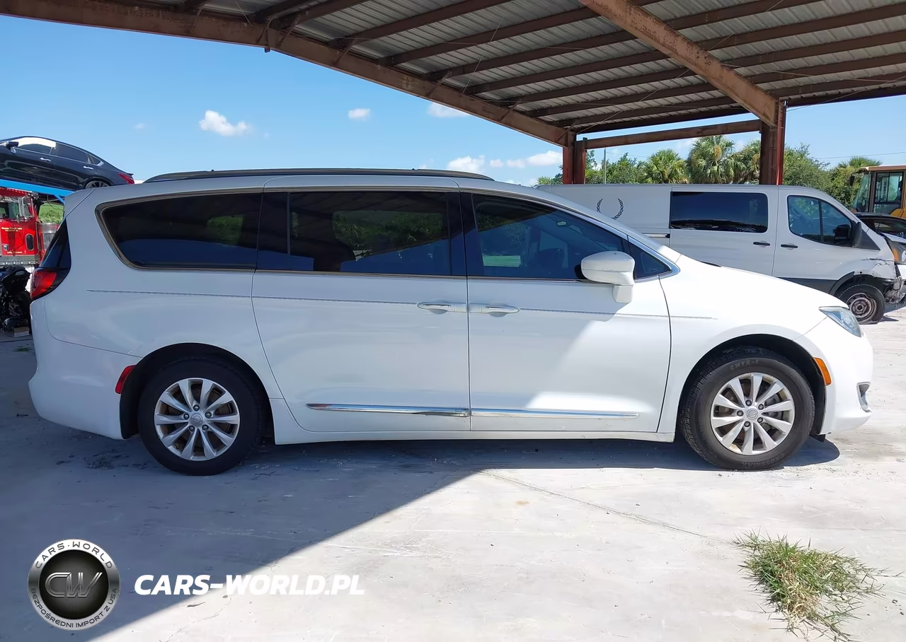 2019 Chrysler Pacifica Touring L VIN:2C4RC1BG6KR640124 - 14