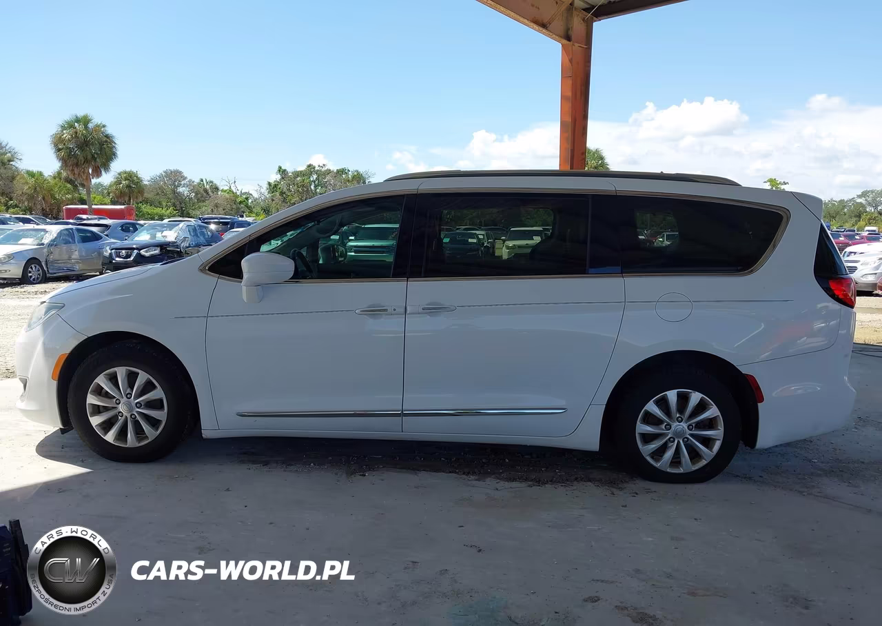 2019 Chrysler Pacifica Touring L VIN:2C4RC1BG6KR640124 - 15