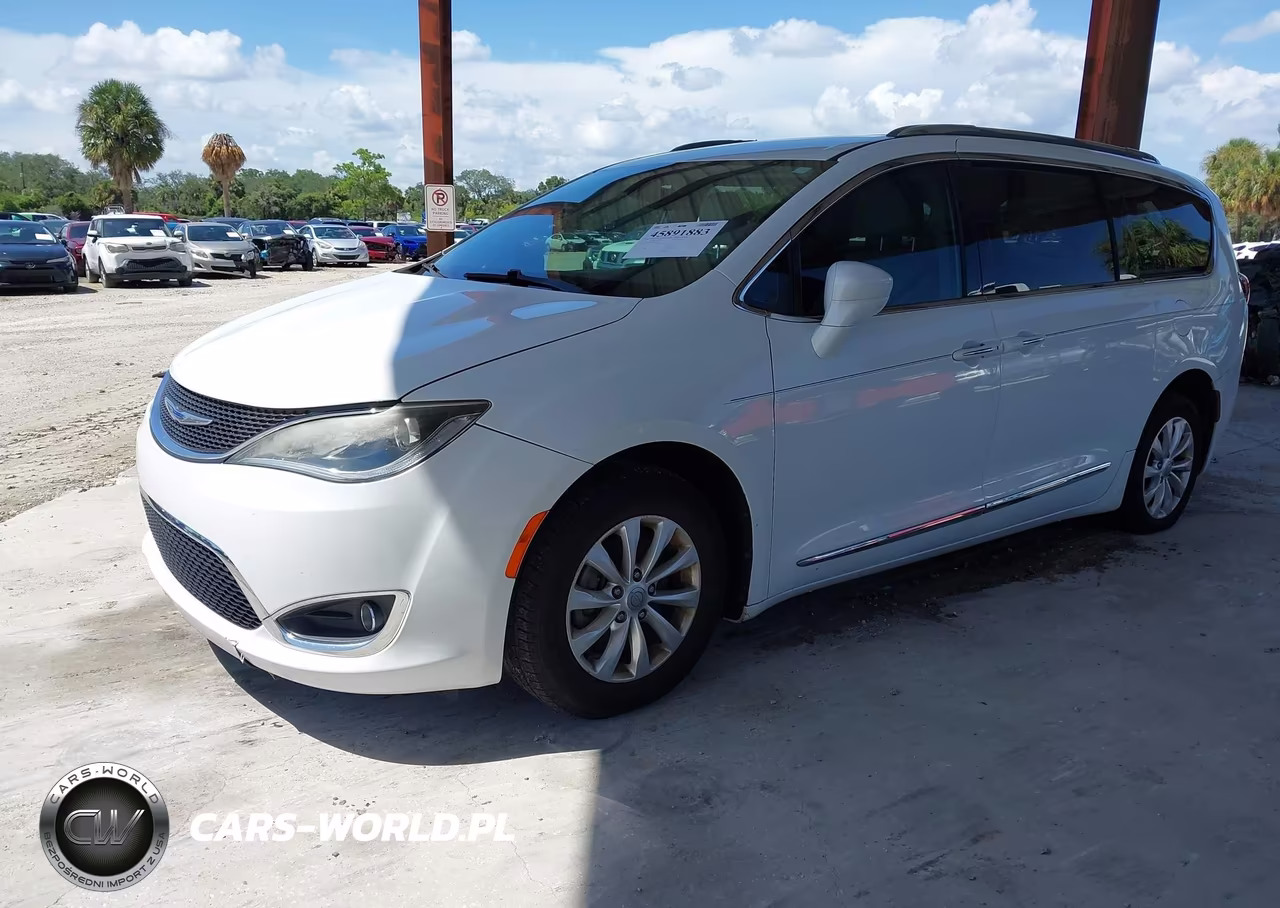 2019 Chrysler Pacifica Touring L VIN:2C4RC1BG6KR640124 - 2