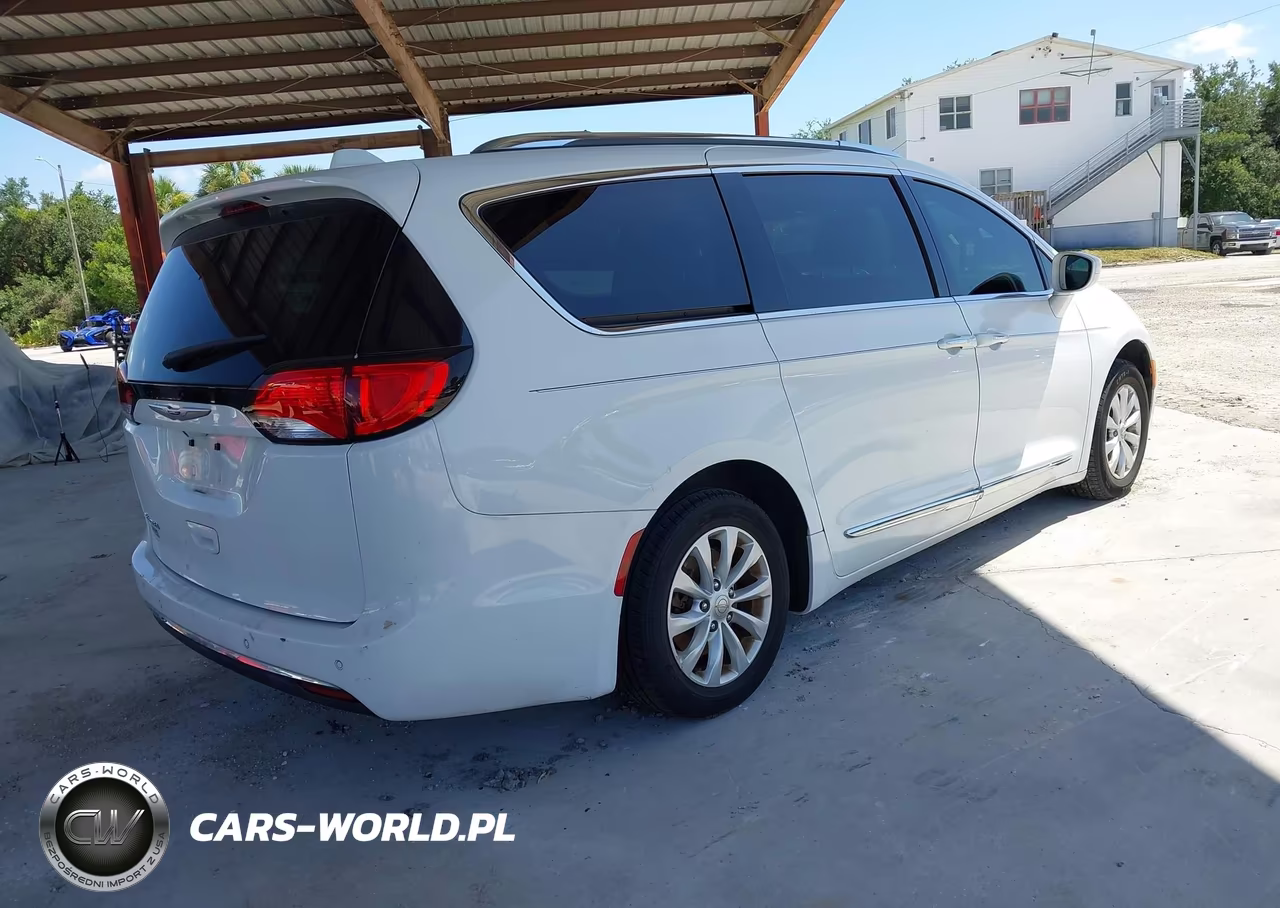 2019 Chrysler Pacifica Touring L VIN:2C4RC1BG6KR640124 - 4