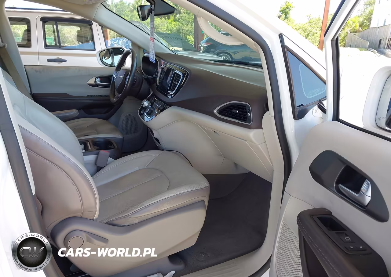 2019 Chrysler Pacifica Touring L VIN:2C4RC1BG6KR640124 - 5
