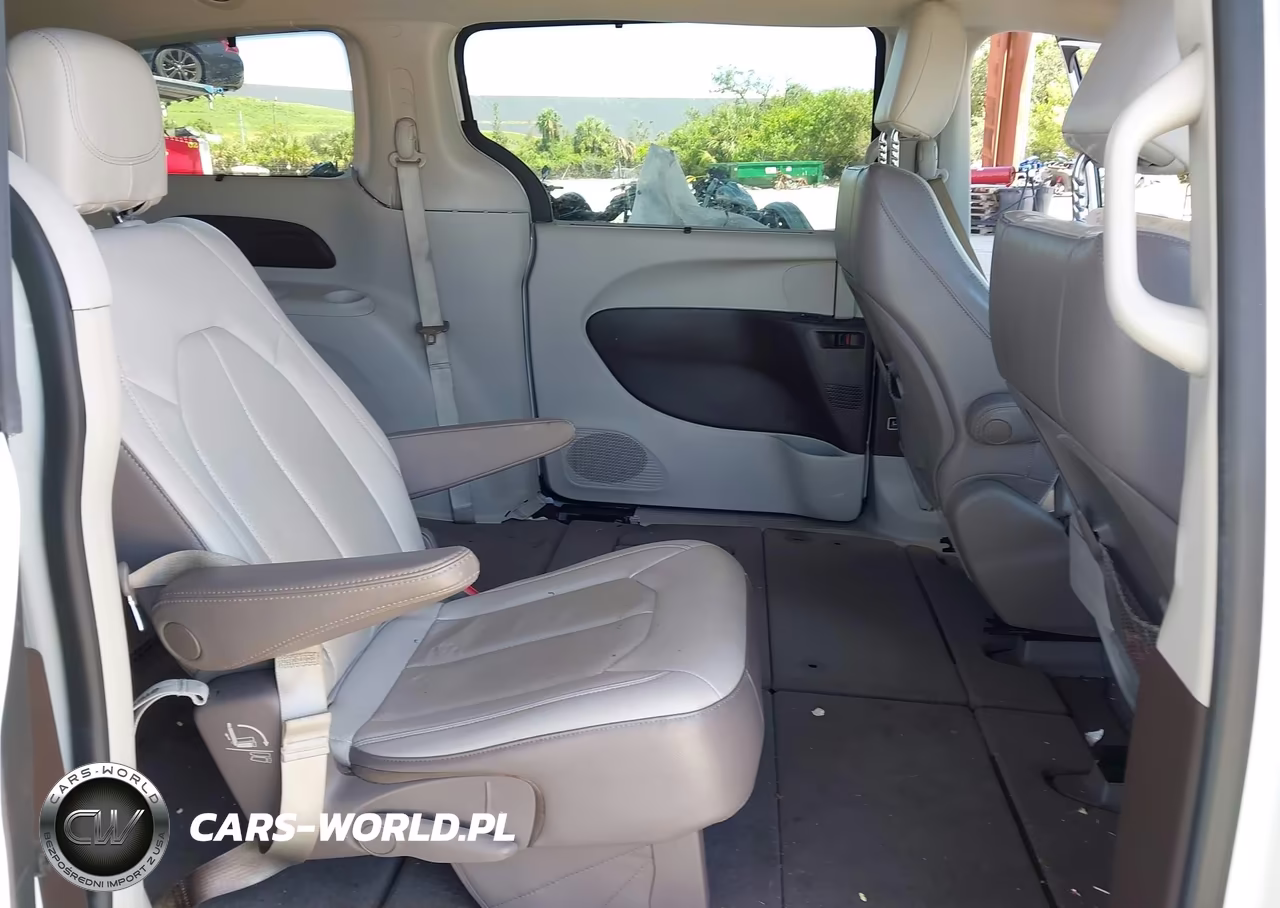 2019 Chrysler Pacifica Touring L VIN:2C4RC1BG6KR640124 - 8