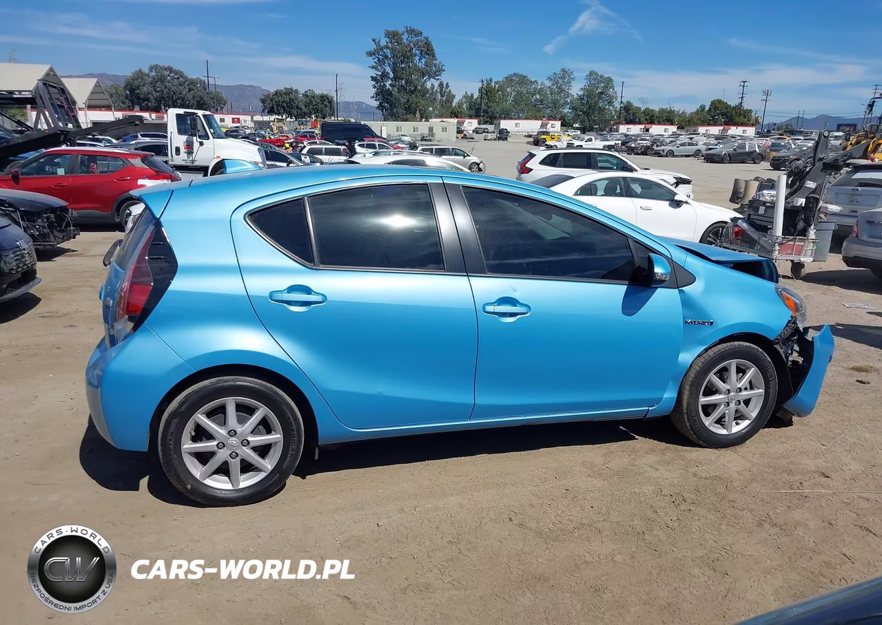 2015 Toyota Prius C Four VIN:JTDKDTB32F1109097 - 13