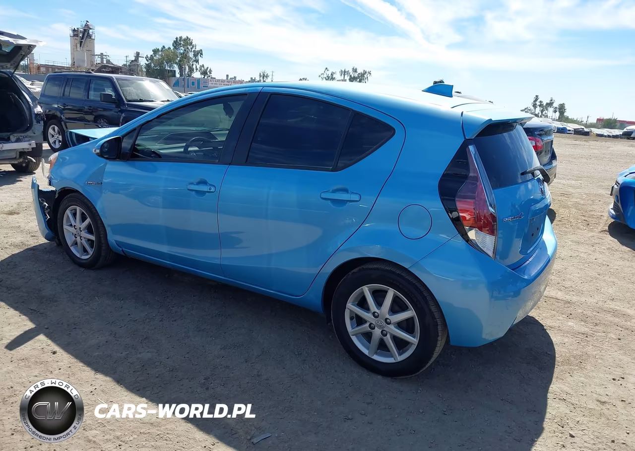 2015 Toyota Prius C Four VIN:JTDKDTB32F1109097 - 3