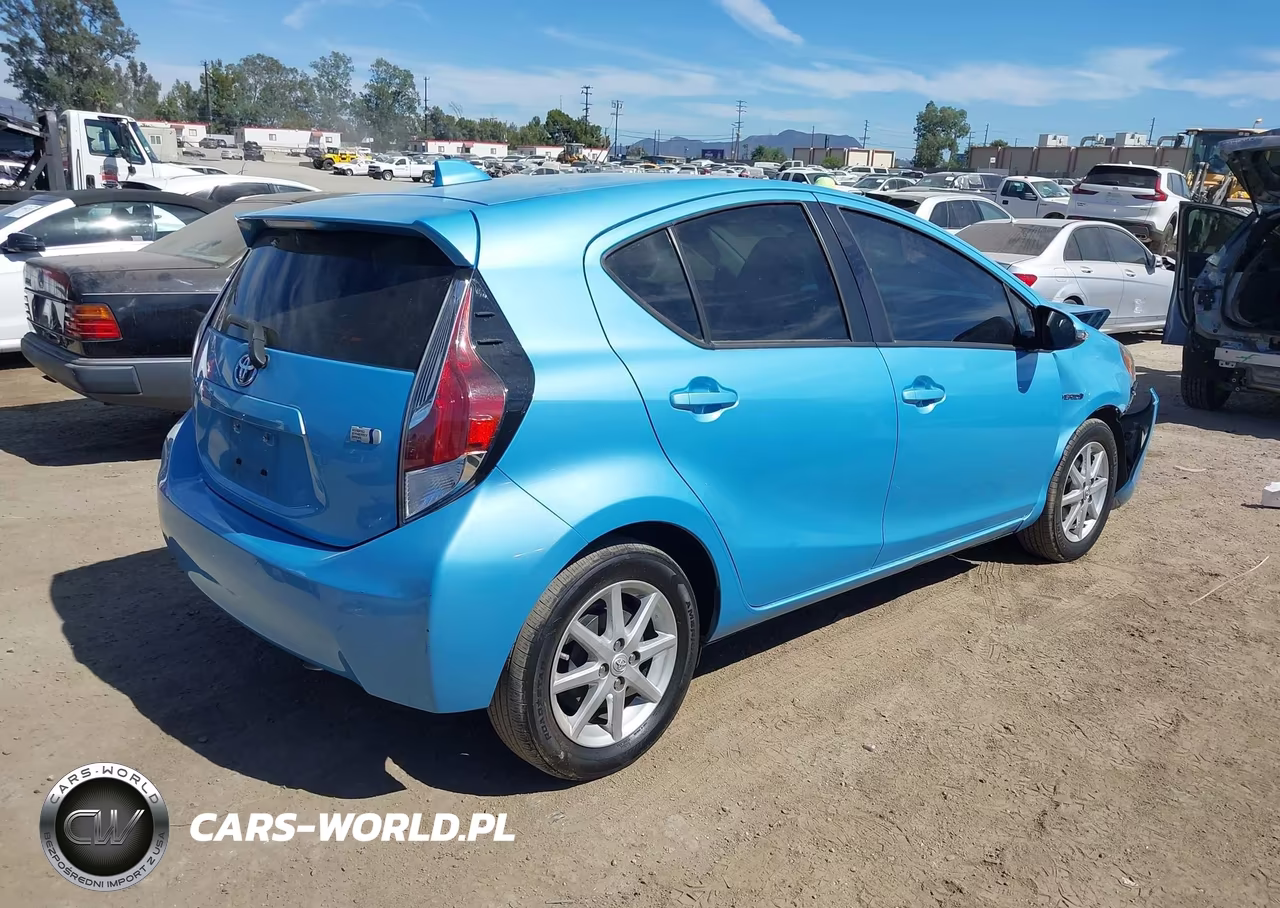 2015 Toyota Prius C Four VIN:JTDKDTB32F1109097 - 4
