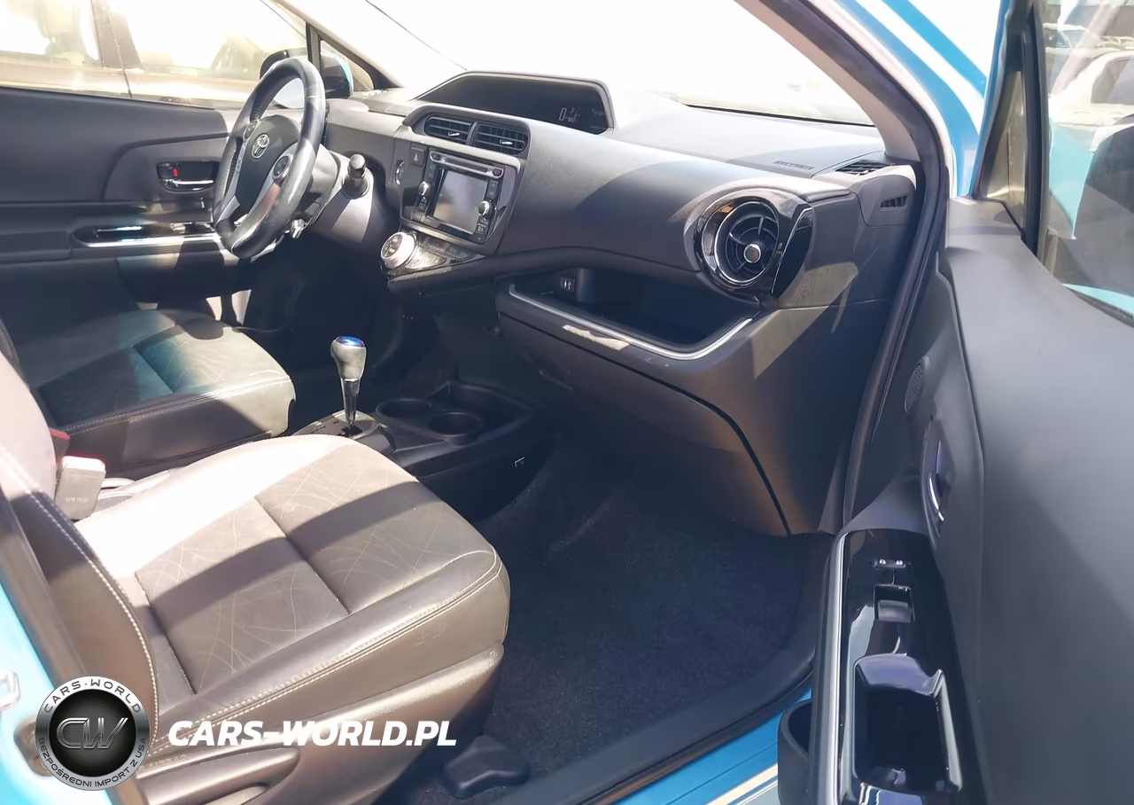 2015 Toyota Prius C Four VIN:JTDKDTB32F1109097 - 5