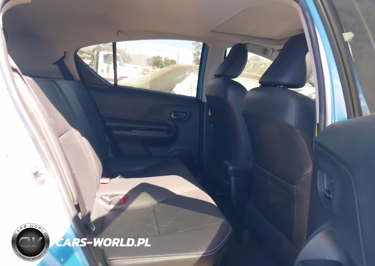 2015 Toyota Prius C Four VIN:JTDKDTB32F1109097 - 8