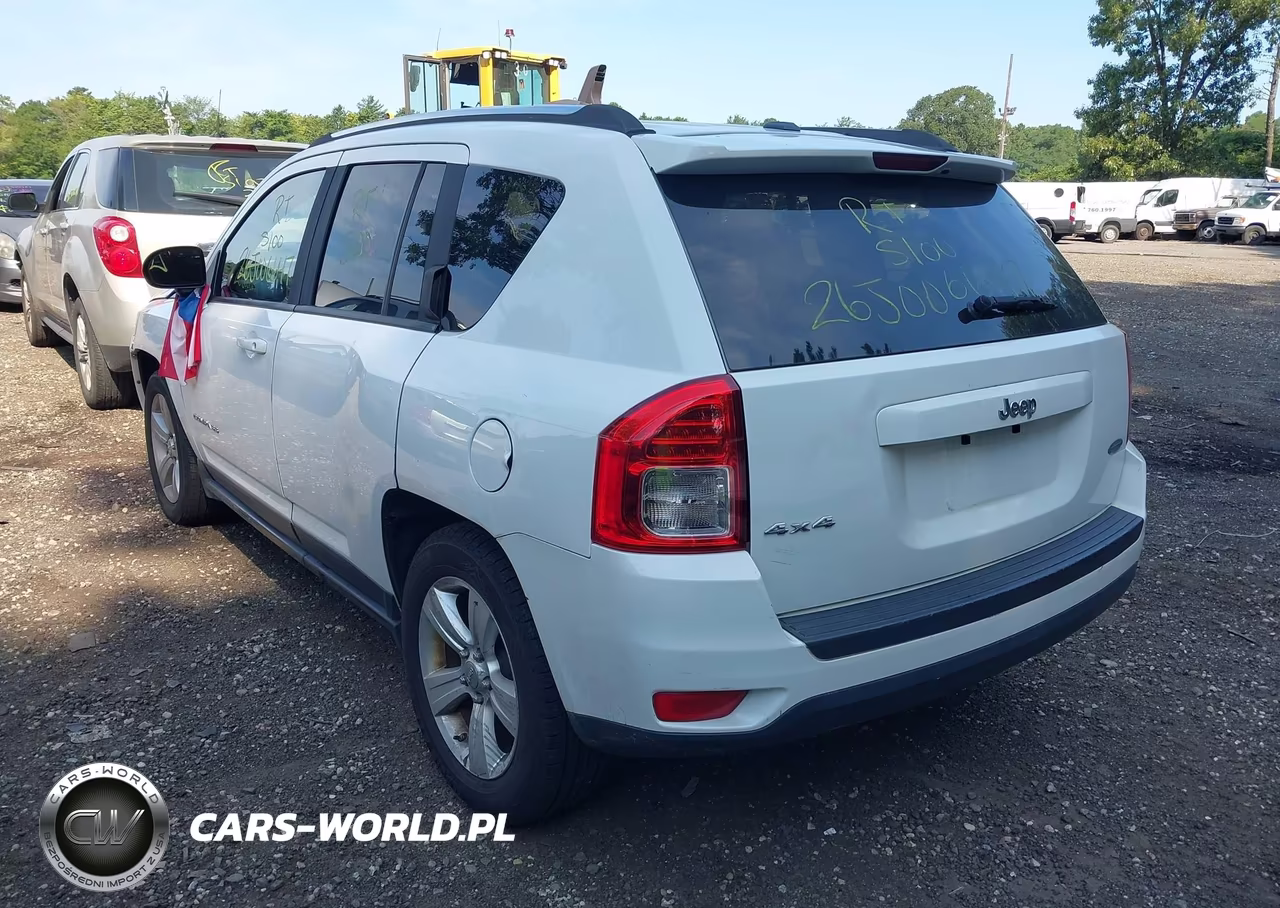 2012 Jeep Compass Latitude VIN:1C4NJDEBXCD662296 - 3