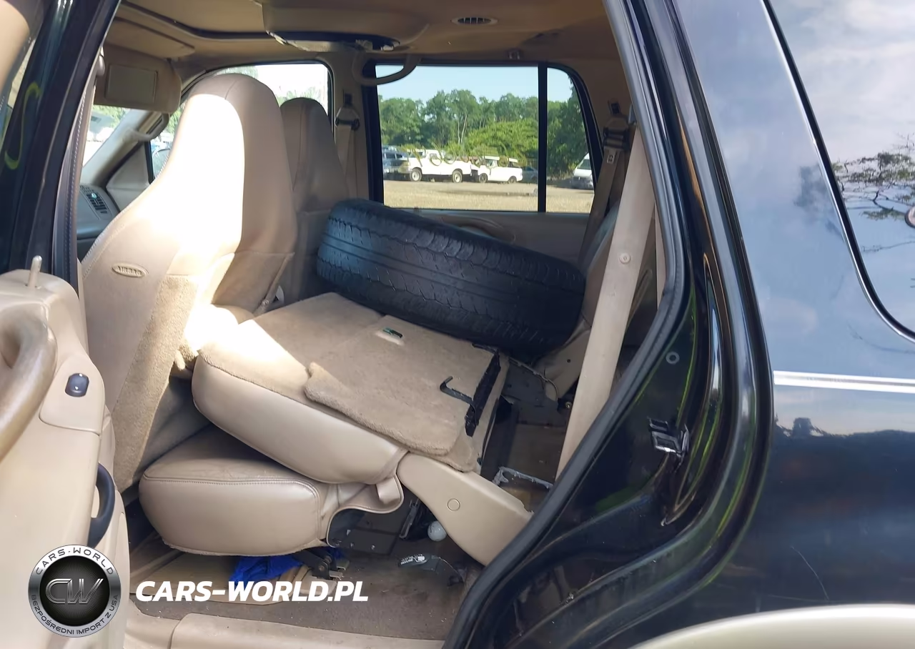2002 Ford Expedition Eddie Bauer VIN:1FMFU18L82LA37927 - 8