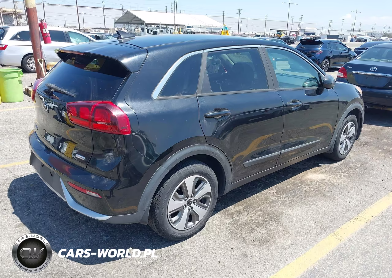 2018 Kia Niro Fe VIN:KNDCB3LC5J5128530 - 4