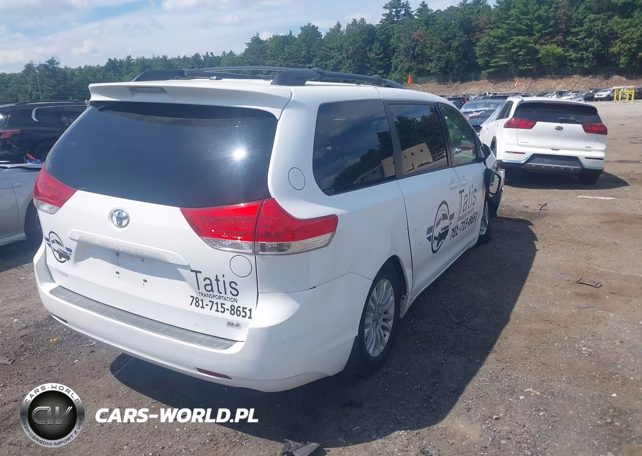 2011 Toyota Sienna Xle V6 VIN:5TDYK3DC0BS132288 - 4
