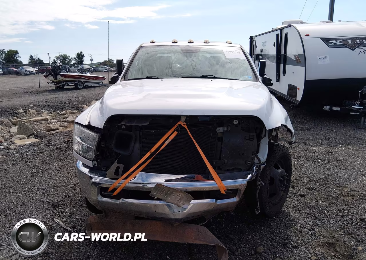 2018 Ram 3500 Chassis Tradesman-Slt-Laramie VIN:3C7WRTCL3JG397985 - 13