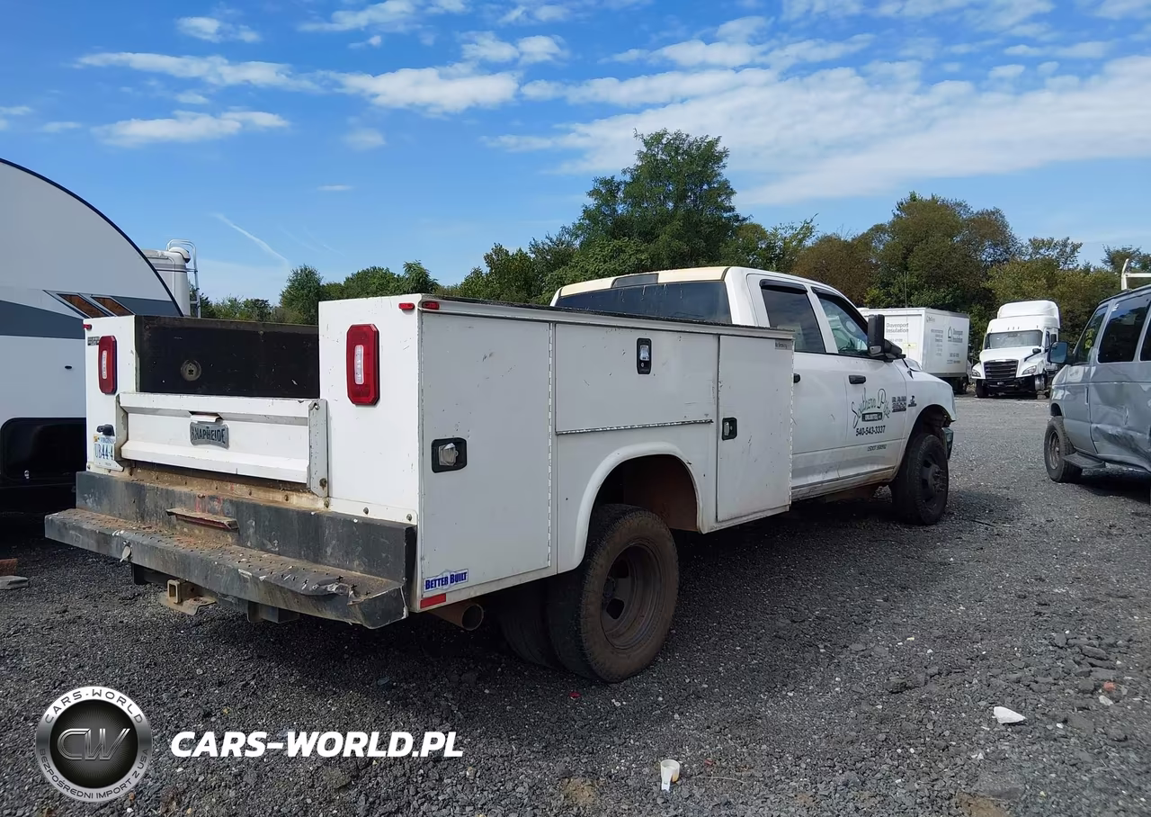 2018 Ram 3500 Chassis Tradesman-Slt-Laramie VIN:3C7WRTCL3JG397985 - 4